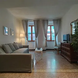 Rosanna House Apartment