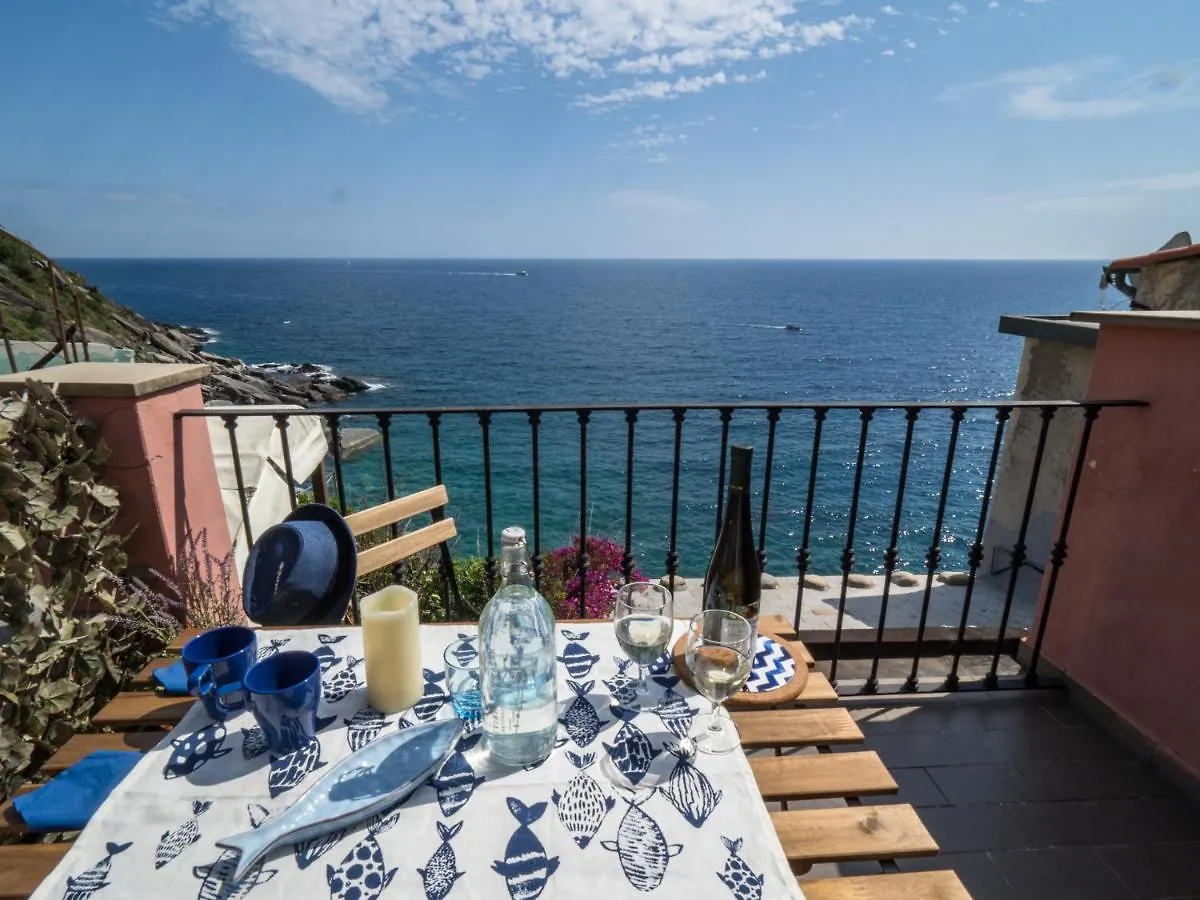 Refilea Sea View Tower Villa Vernazza 0*,